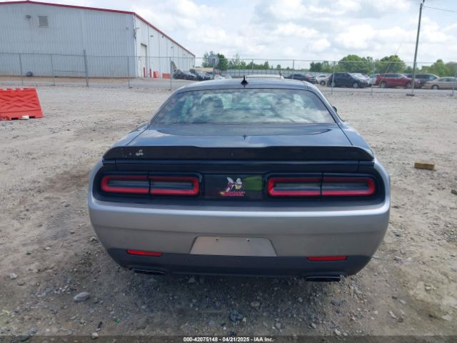 2C3CDZFJ1HH610572 Dodge Challenger 392 Hemi Scat Pack Shaker