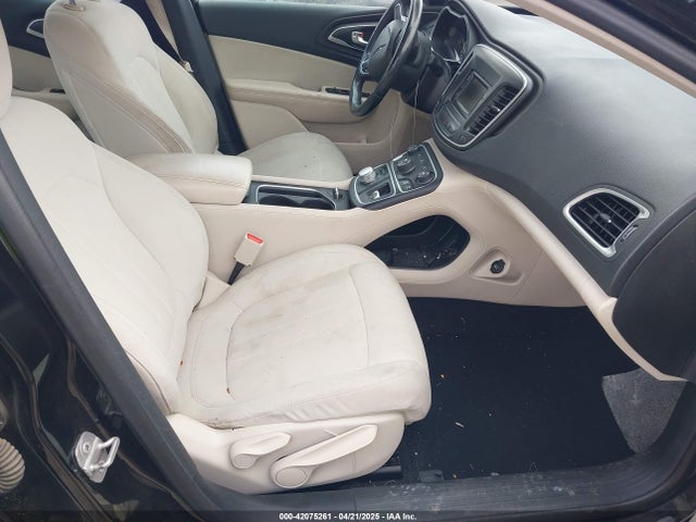 Chrysler 200 Limited 2015 1C3CCCAB6FN524453 Image 5