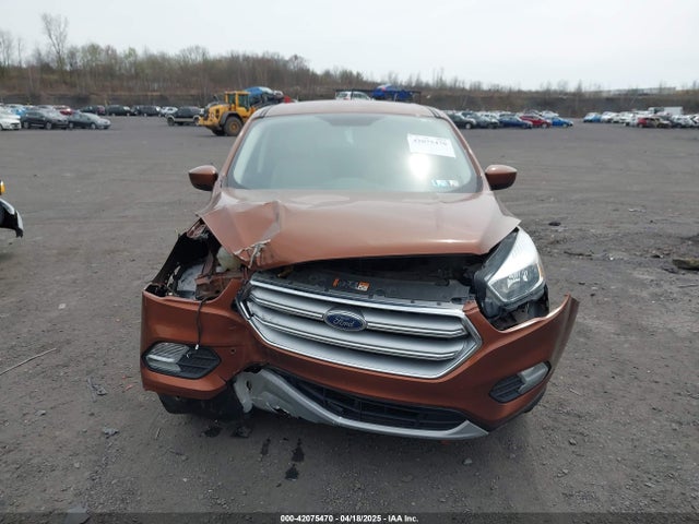 1FMCU9GD5HUA57132 Ford ESCAPE SE