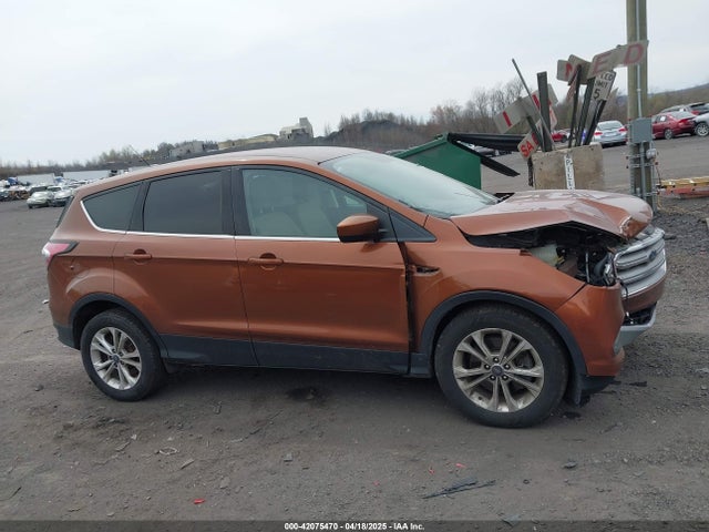 1FMCU9GD5HUA57132 Ford ESCAPE SE