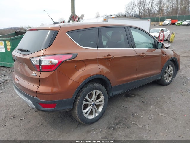 1FMCU9GD5HUA57132 Ford ESCAPE SE