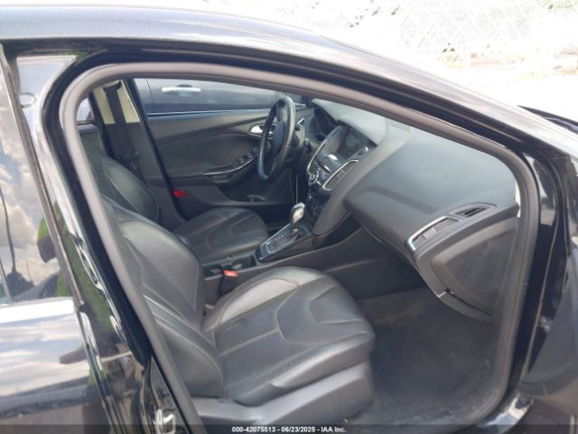1FADP3J28GL393422 Ford Focus Titanium