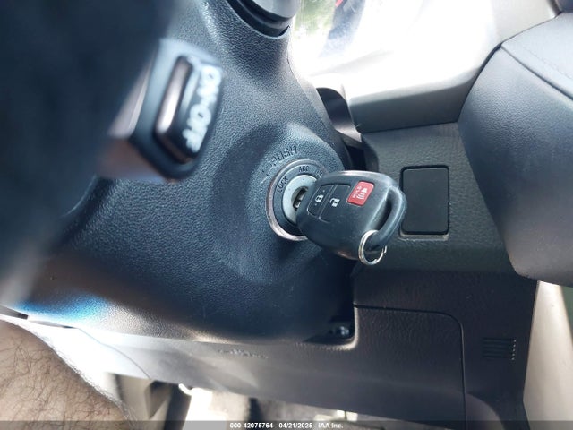 2T3ZFREV5GW246045 Toyota RAV4 LE