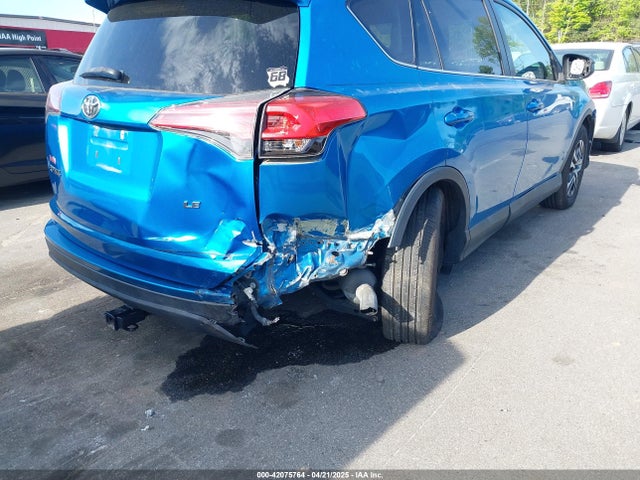 2T3ZFREV5GW246045 Toyota RAV4 LE