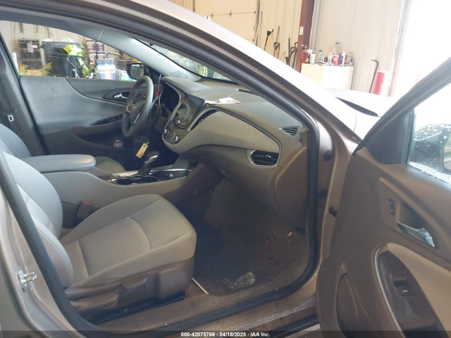 1G1ZD5ST4NF109252 Chevrolet Malibu Fwd Lt