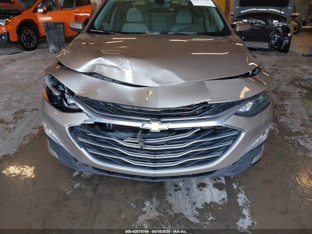 1G1ZD5ST4NF109252 Chevrolet Malibu Fwd Lt