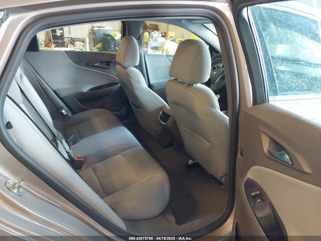 1G1ZD5ST4NF109252 Chevrolet Malibu Fwd Lt