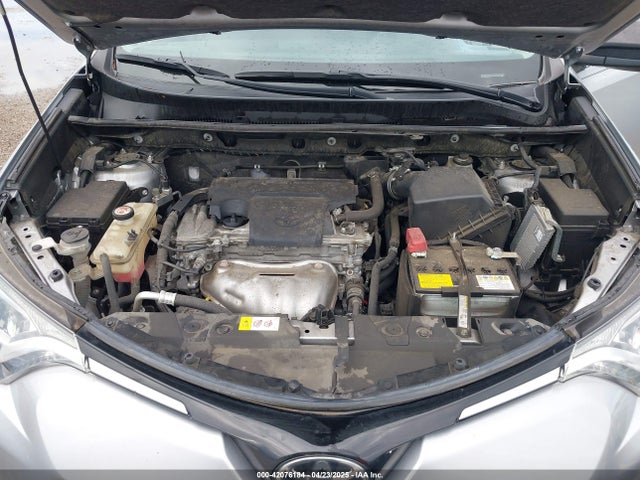 JTMBFREV3JD231159 Toyota RAV4 LE