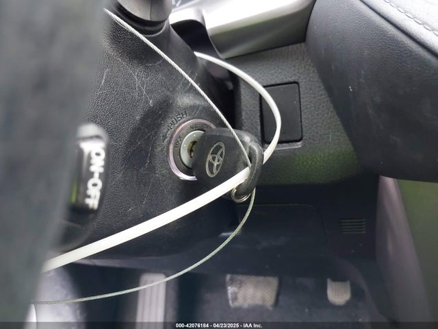 JTMBFREV3JD231159 Toyota RAV4 LE