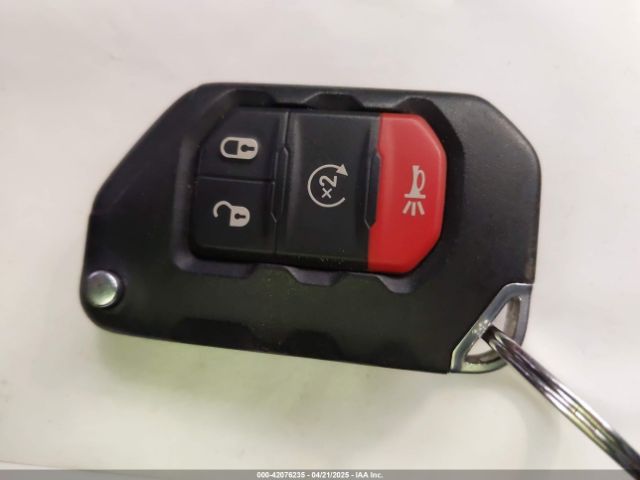 1C4HJXEN0KW540591 Jeep Wrangler Unlimited Sahara 4x4