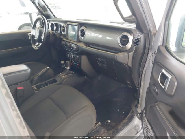 1C4HJXEN0KW540591 Jeep Wrangler Unlimited Sahara 4x4