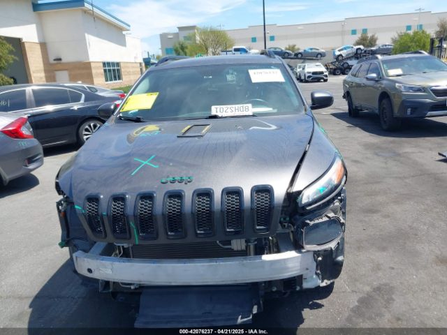 1C4PJLCB8JD568422 Jeep Cherokee Latitude Fwd