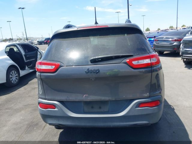 1C4PJLCB8JD568422 Jeep Cherokee Latitude Fwd