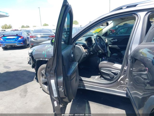 1C4PJLCB8JD568422 Jeep Cherokee Latitude Fwd