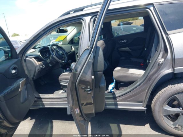 1C4PJLCB8JD568422 Jeep Cherokee Latitude Fwd