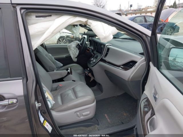 5TDDK3DC0FS102941 Toyota Sienna Xle 7 Passenger