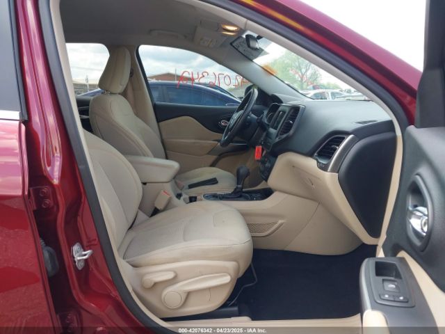 1C4PJLCXXKD396679 Jeep Cherokee Latitude Fwd