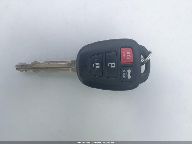 2T1BURHE5HC885105 Toyota COROLLA LE
