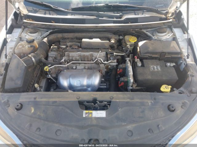 1C3CCCFB6GN147052 Chrysler 200 LX