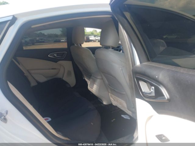 1C3CCCFB6GN147052 Chrysler 200 LX
