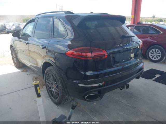 2018 PORSCHE CAYENNE WP1AA2A29JKA02573 Photo 2