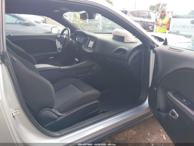 2C3CDZAG9PH565830 Dodge Challenger Sxt