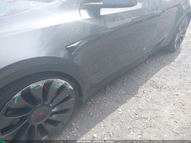 7SAYGDEF3NF324705 Tesla Model Y Performance Dual Motor All-wheel Drive