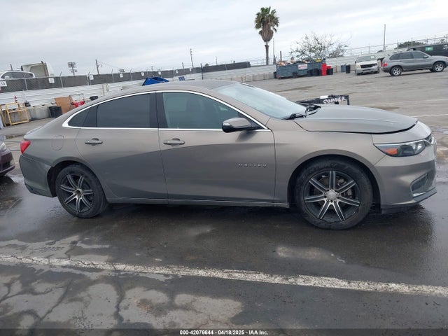 1G1ZE5STXHF215920 Chevrolet MALIBU 1LT