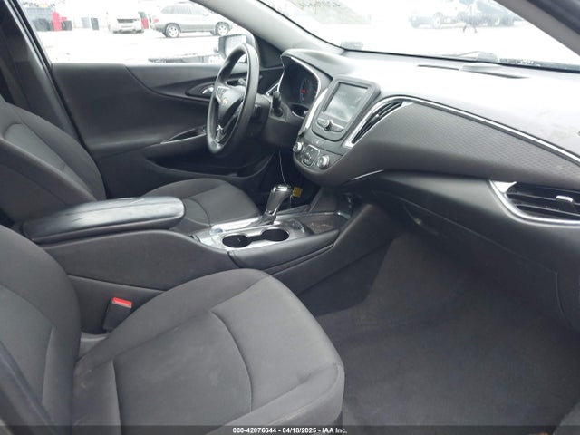 1G1ZE5STXHF215920 Chevrolet MALIBU 1LT