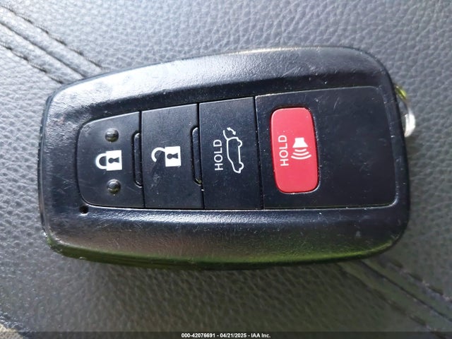 2T3C1RFV1NW235608 Toyota Rav4 Xle Premium