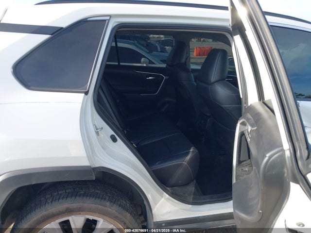 2T3C1RFV1NW235608 Toyota Rav4 Xle Premium