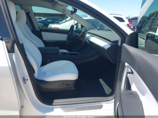 7SAYGDEE3NF426481 Tesla Model Y Long Range Dual Motor All-wheel Drive