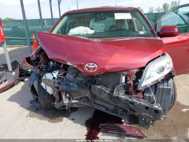 5TDKZ3DC4HS899653 Toyota Sienna Le 8 Passenger