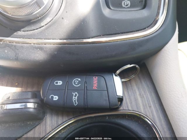 1C3CCCEG8FN598172 Chrysler 200 C