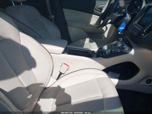 1C3CCCEG8FN598172 Chrysler 200 C