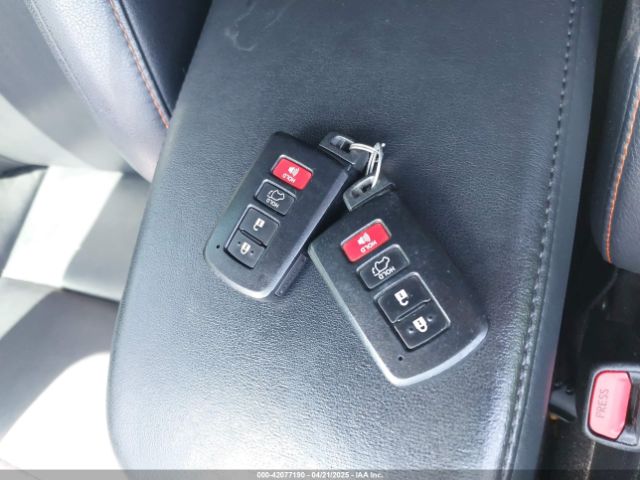 2T3NFREV0GW246484 Toyota RAV4 SE