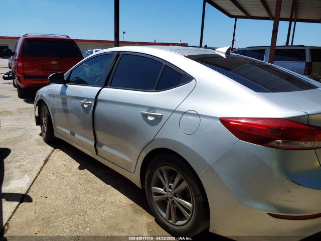 5NPD84LF3JH385768 Hyundai ELANTRA SEL