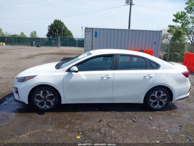 3KPF24ADXME385870 KIA Forte Lxs