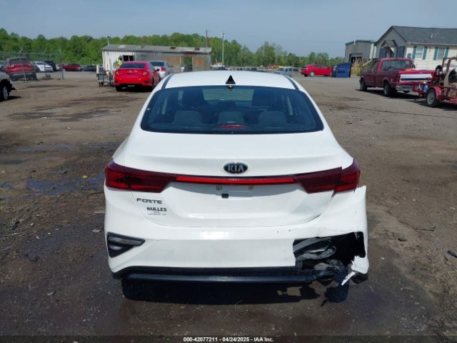 3KPF24ADXME385870 KIA Forte Lxs