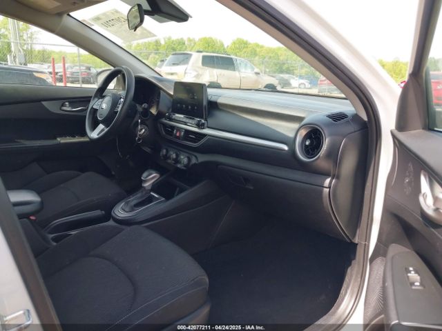 3KPF24ADXME385870 KIA Forte Lxs
