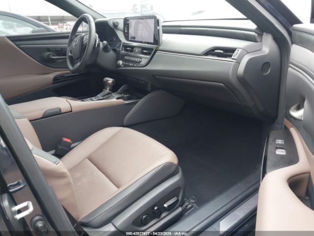 58ADA1C13RU051043 Lexus ES 300H