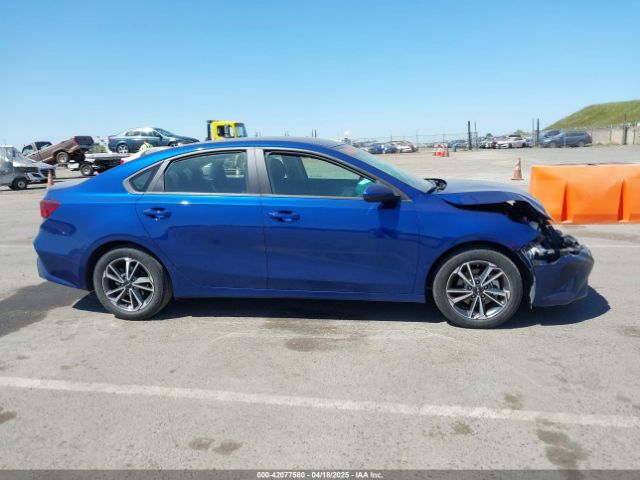 3KPF24AD1NE454494 KIA Forte Lxs