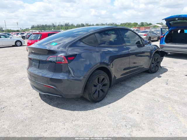 2025 TESLA MODEL Y 7SAYGDED5SA370060 Photo 3