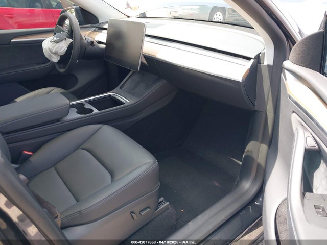 2025 TESLA MODEL Y 7SAYGDED5SA370060 Photo 4