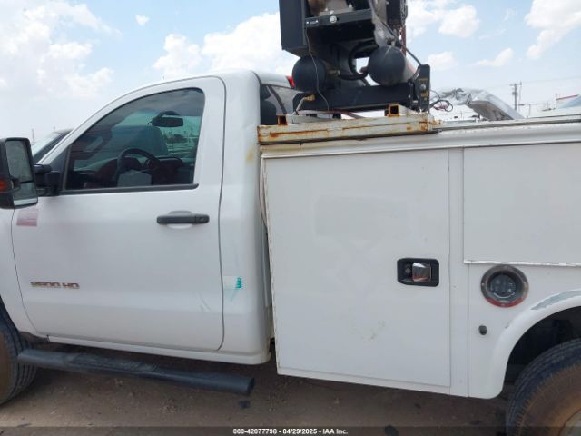 1GB0CUEG2HZ266958 Chevrolet Silverado 2500hd Wt