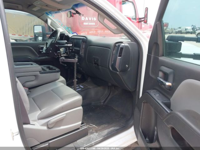 1GB0CUEG2HZ266958 Chevrolet Silverado 2500hd Wt