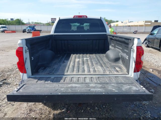 5TFUM5F18KX081858 Toyota Tundra Sr 4.6l V8