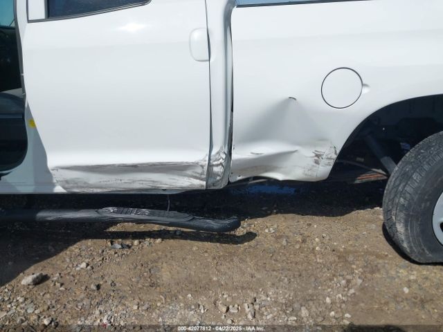 5TFUM5F18KX081858 Toyota Tundra Sr 4.6l V8