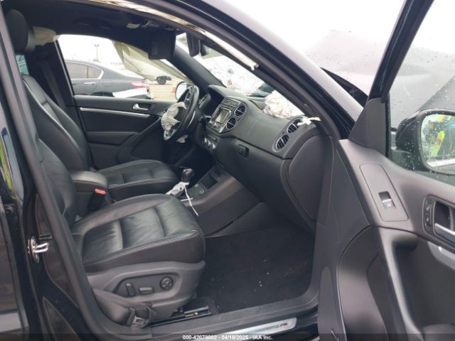 WVGBV3AXXEW015452 Volkswagen Tiguan R-line