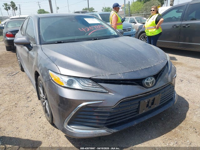 4T1F11AK0MU557031 Toyota CAMRY XLE